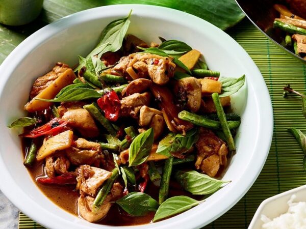 Ba Mee Pad Prik Tai Dum